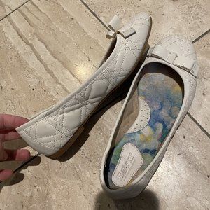 Womens Born Tiffney Quilted Ballet Flats - White